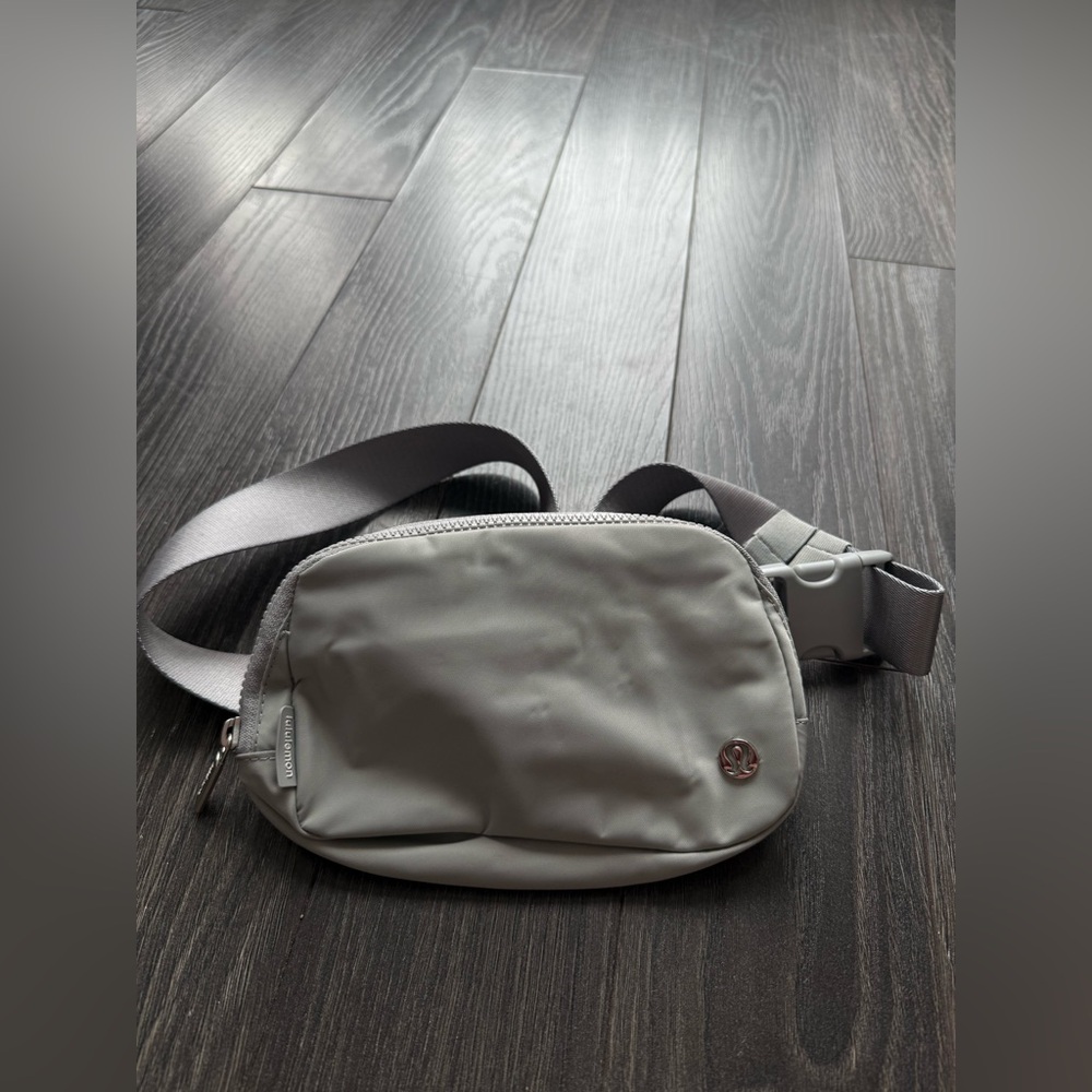 Lulu Lemon Grey Everywhere Belt Bag 1L
